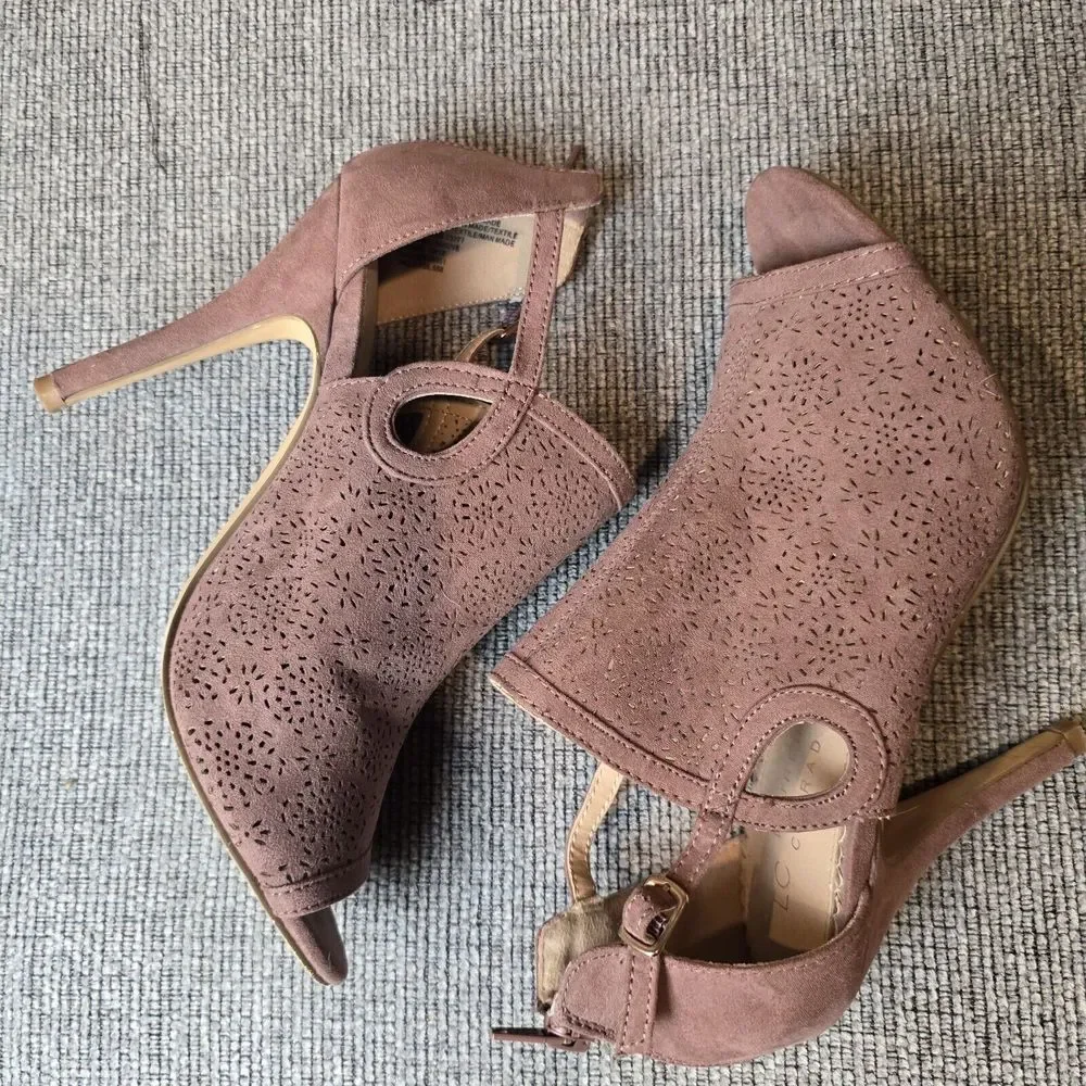 Lauren Conrad Pierced Faux Suede Leather Sandal Open Toed Heels Women's Size 8.5